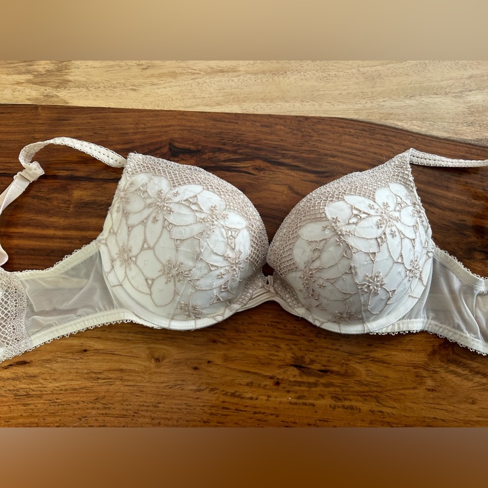 Victoria’s Secret dream angels push-up 34D excellent condition gorgeous overlay